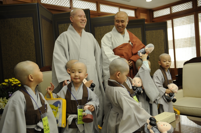 2010.05.14_동자스님들 예방 (4)